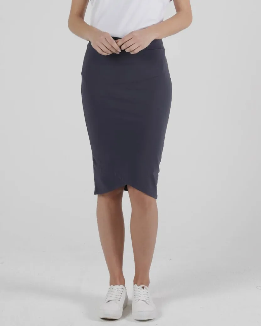 BETTY BASICS - Siri Skirt in Black and Blue Stone