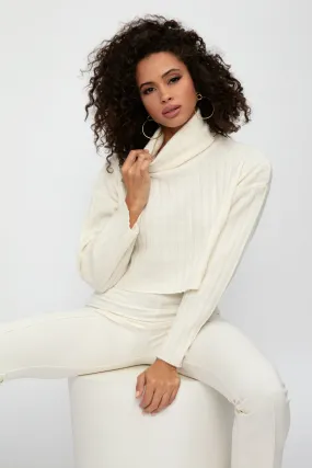 Uma Cashmere Cropped Turtleneck Sweater in Gardenia